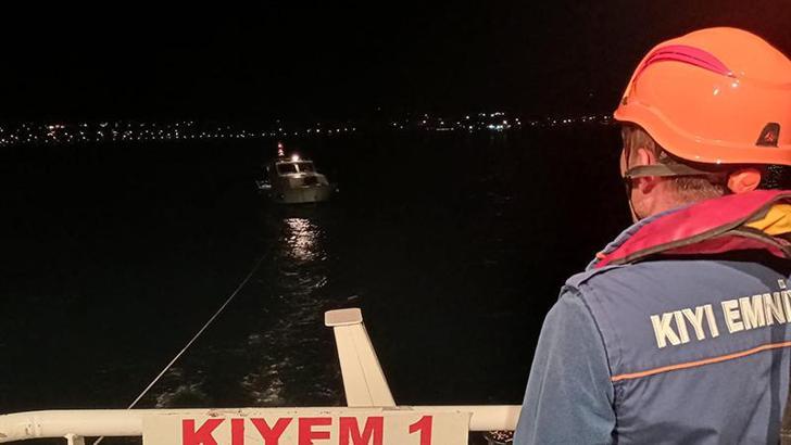 Çanakkale Boğazı'nda sürüklenen tekne kurtarıldı