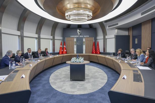 Özgür Özel, Avrupa Konseyi Yerel ve Bölgesel Yönetimler Kongresi Başkanı Cools'u kabul etti