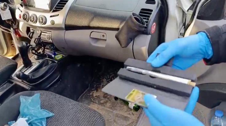 Otomobilde kalem tabanca ele geçirildi