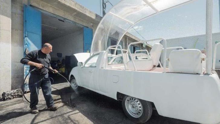 Papalık arabası, Gazze’deki çocuklar için mobil sağlık kliniğine dönüştürülüyor