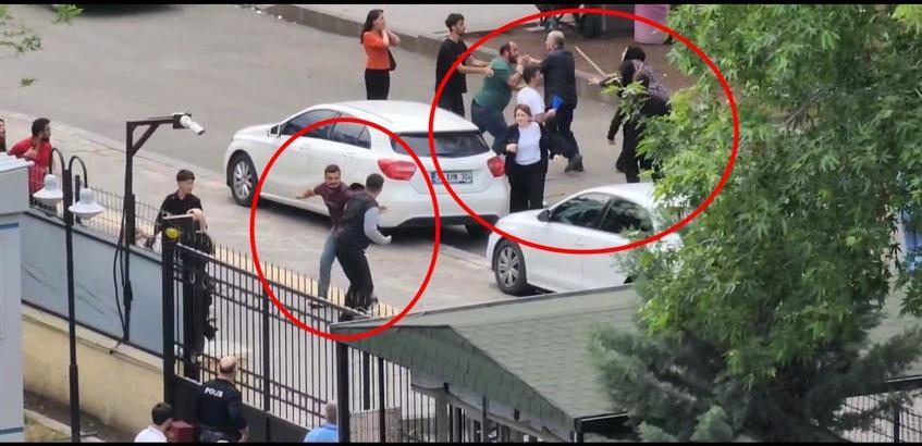 Adliye önünde sopalı, tekmeli ve yumruklu kavga kamerada