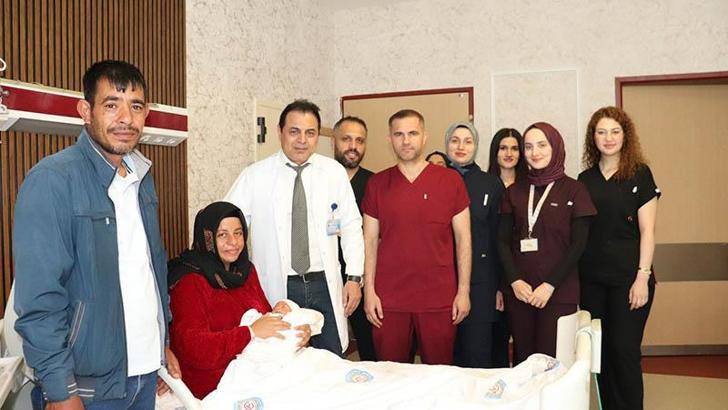 15 yıl sonra çocuk sahibi olan çift, bebeklerine doktorunun ismini verdi