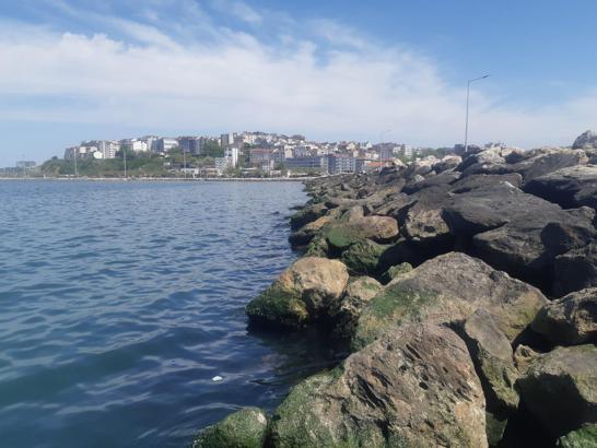 Bandırma’da sahildeki kayalıklar arasında ceset bulundu
