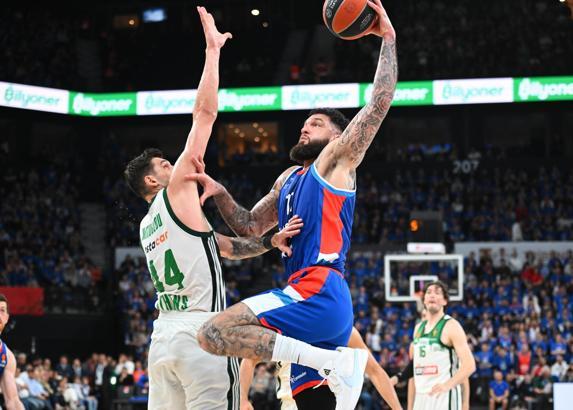 Anadolu Efes kazanırsa, bir Türk takımı Final Four’da finali garantilemiş olacak
