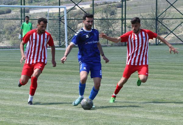 Üniversiteliler futbolda kozlarını paylaşıyor