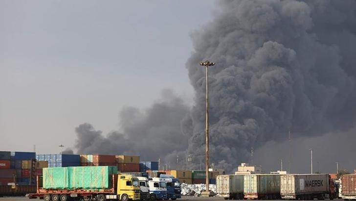 İran'da patlamanın gerçekleştiği limanda yeniden yangın çıktı