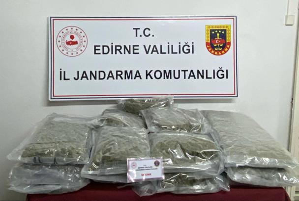 Aracında 16,5 kilo uyuşturucu ele geçirilen sürücü gözaltında
