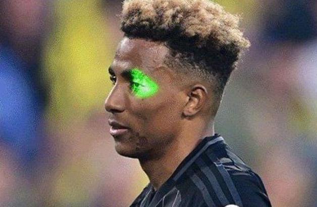 İstanbul- Gedson Fernandes'e lazer tutan taraftar 'spordan men' cezasıyla serbest bırakıldı