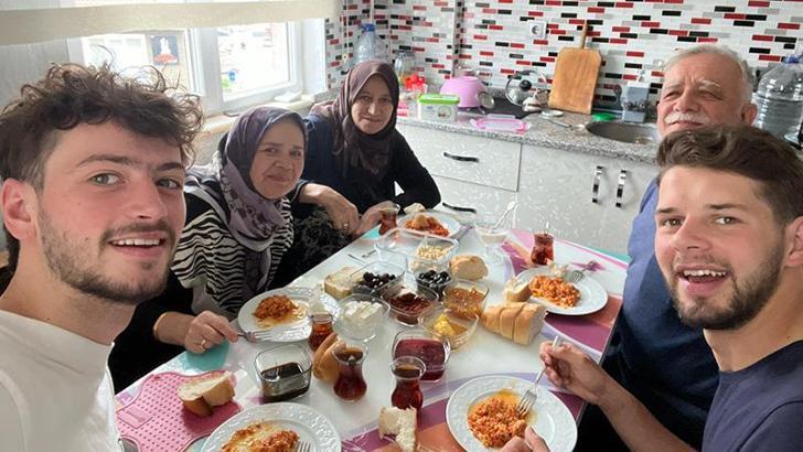 Depremzedeler için Türkiye'ye gelen 2 Fransız'ı evinde ağırladı