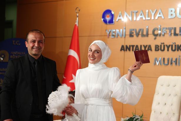 Antalya Büyükşehir Belediyesi nikah salonunda '05.05.2025' yoğunluğu