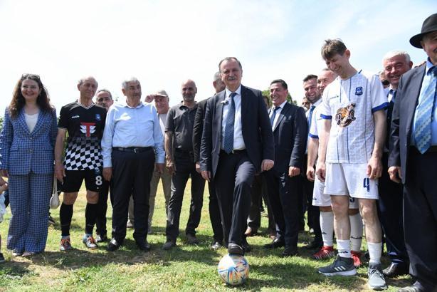 Yunusemre'de park ve futbol sahası ile çifte açılış