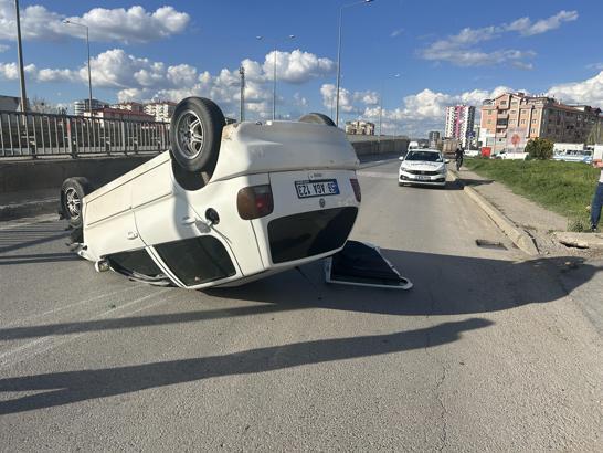 Sivas’ta otomobil devrildi: 3 yaralı