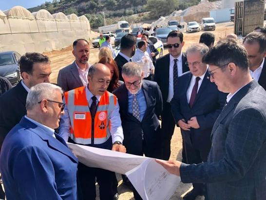 Nurettin Nebati Çeşmeli-Kızkalesi Otoyol Projesi’nde incelemelerde bulundu