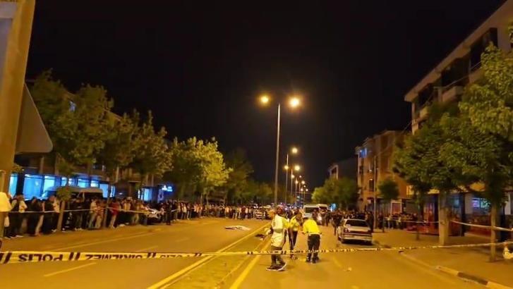 Otomobilin çarptığı iki kadın hayatını kaybetti