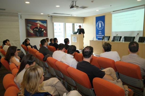 EGİAD'dan 'İş Dünyasında Yapay Zeka Dönüşümü' semineri