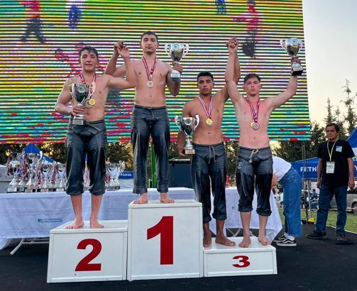 Manavgat Belediyesi güreşçileri madalyalarla döndü