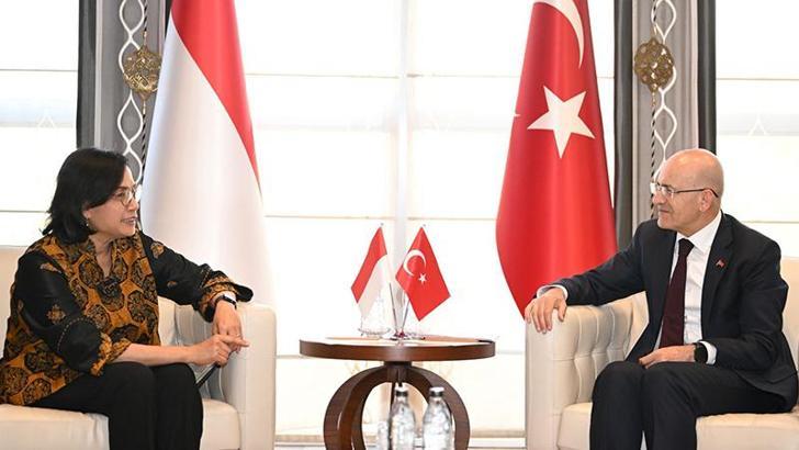 Bakan Şimşek, Endonezyalı mevkidaşı Indrawati ile buluştu