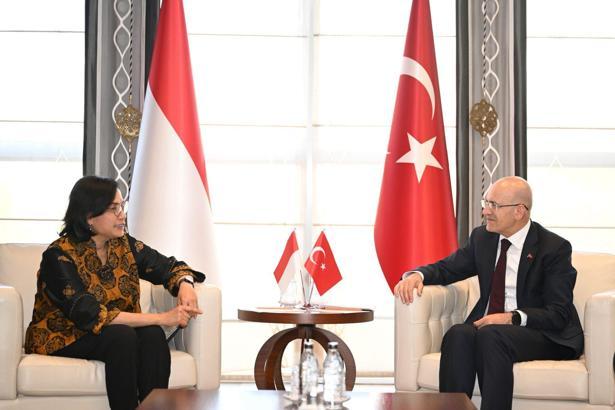 Bakan Şimşek, Endonezyalı mevkidaşı Indrawati ile buluştu