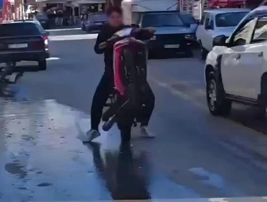 Motosikletle tek teker üzerinde giden sürücüye 41 bin lira ceza