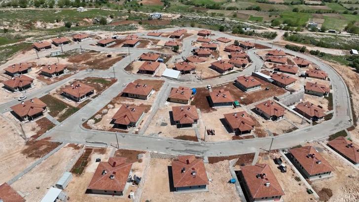 Adıyaman'ın Zey köyü kayalık zeminde yeniden kuruldu