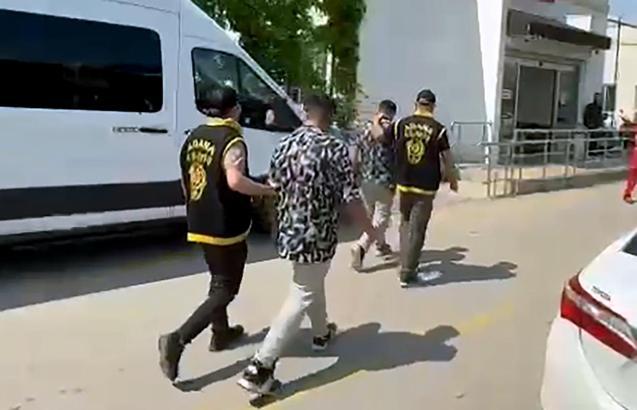 Dayak yediği sokakta havaya ateş açan şüpheli ve arkadaşı yakalandı