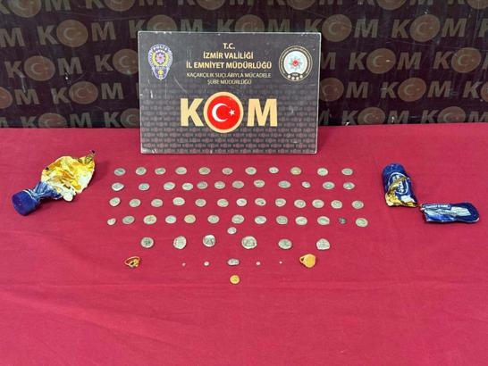 Valizde diş macunu tüplerine gizlenmiş tarihi eserler ele geçirildi