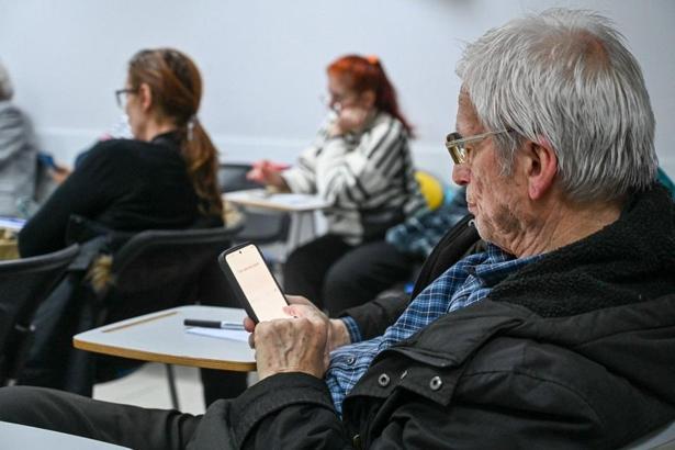 Beşiktaş Belediyesi’nden 65 yaş ve üstü vatandaşlara dijital okuryazarlık eğitimi