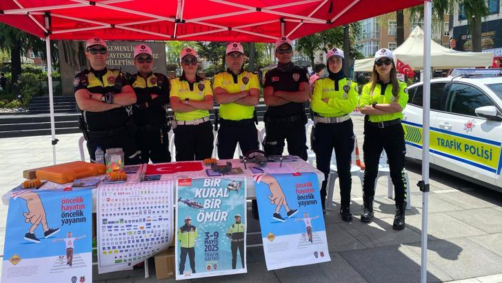 Çorlu'da Trafik Güvenliği Haftası'nda vatandaşlar bilgilendirildi