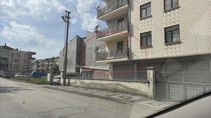 1'inci katın balkonundan düşen 6 yaşındaki Ensar yaralandı