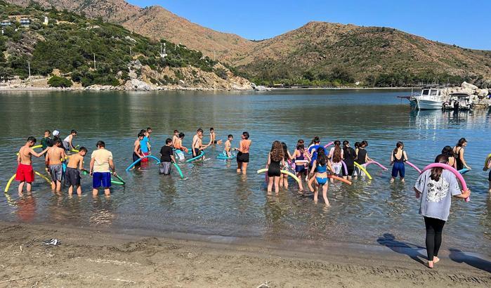 Kahramanmaraş'tan gelen depremzede çocuklar Datça'da denizle tanıştı