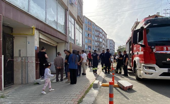 Garajda tamir etmek istediği otomobilinin altında kalıp, öldü