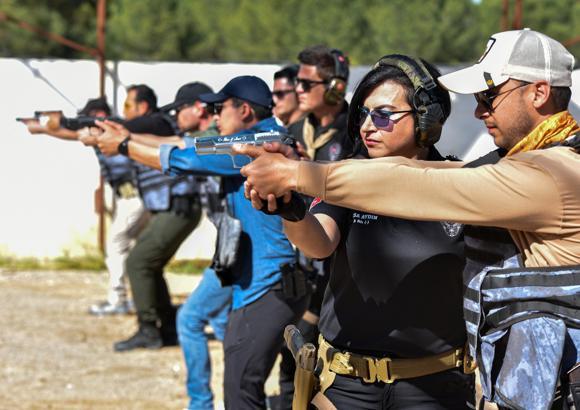 Komiser Nisa, hedefi 12'den vuruyor / Ek fotoğraflar