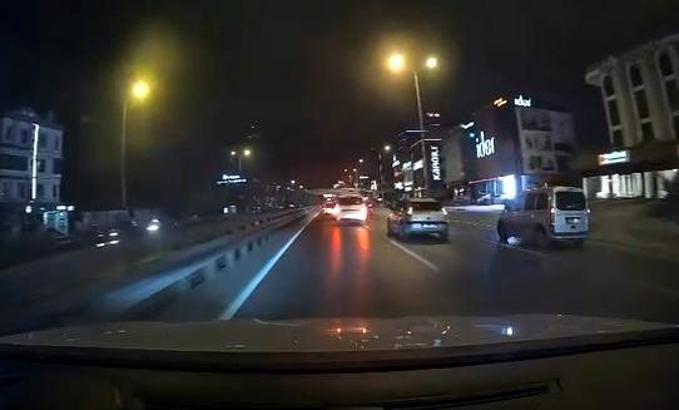 İstanbul - Avcılar D-100'de makas atarak ilerledi