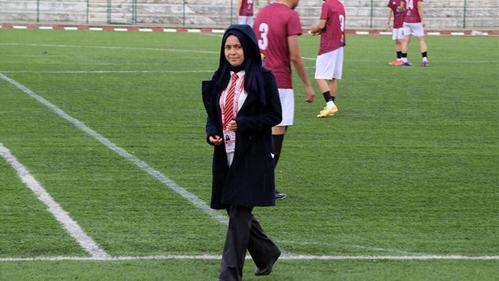 Burdur'un ilk kadın saha komiseri 200'üncü maçına çıktı