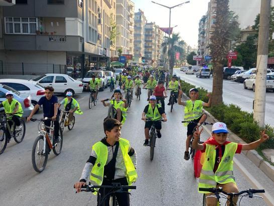 Silifke'de çocuklara  bisiklet turu