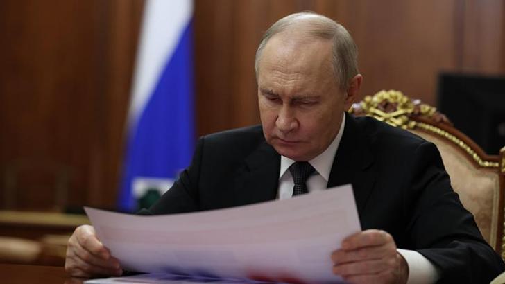 Putin: İran'ın nükleer programına ilişkin ABD-İran görüşmelerini kolaylaştırmaya hazırız