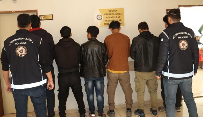 Otomobilden 6 kaçak göçmen çıktı