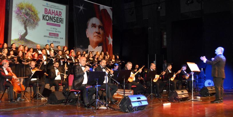 Baharı türkülerle karşıladılar