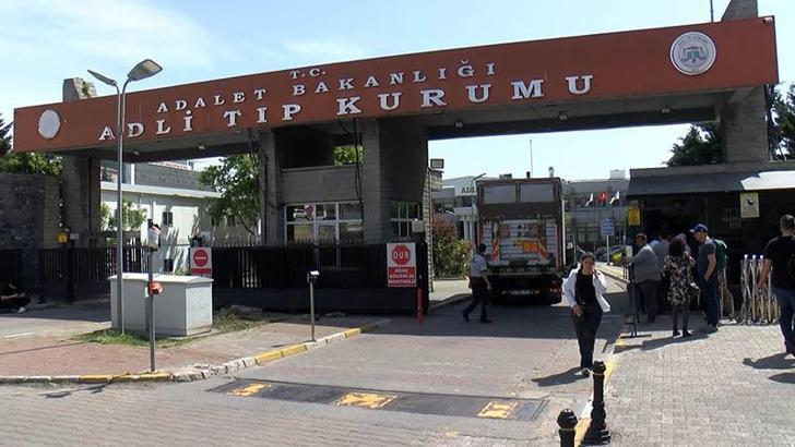 Kadıköy'de evinde çıkan yangında ölen yazarın cenazesi Adli Tıp Kurumu'ndan alındı