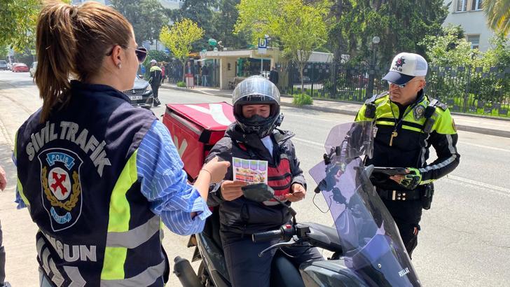 Samsun’da Trafik Haftası kapsamında bilgilendirme ve broşür dağıtımı yapıldı