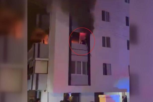 Evde çıkan yangında anne-baba öldü, zihinsel engelli oğulları ağır yaralandı (2)