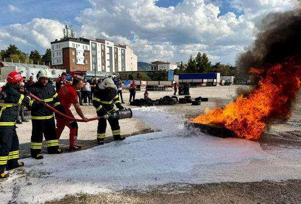 Burdur'da temel itfaiyecilik ve arama kurtarma eğitimi