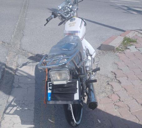 Motosikletinin plakasını maske ile kapatan sürücüye 19 bin TL ceza