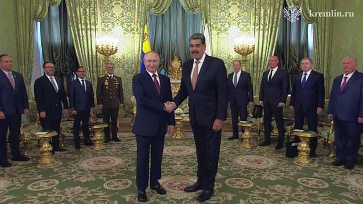 Putin, Venezuela Devlet Başkanı Maduro ile Kremlin'de bir araya geldi