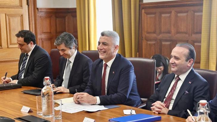 Bakan Bolat, Birleşik Krallık İş ve Ticaret Bakanı Reynolds ile görüştü