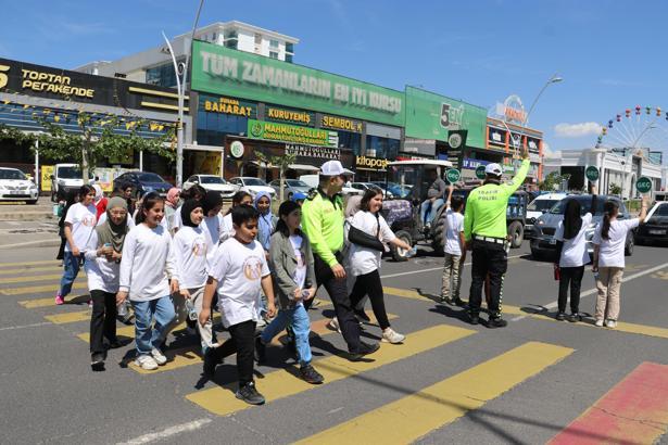 Diyarbakır’da, trafik haftasında çocuklara farkındalık eğitimi