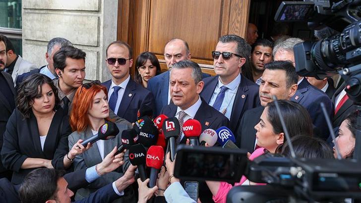 Özgür Özel, gazetecilerin sorularını yanıtladı