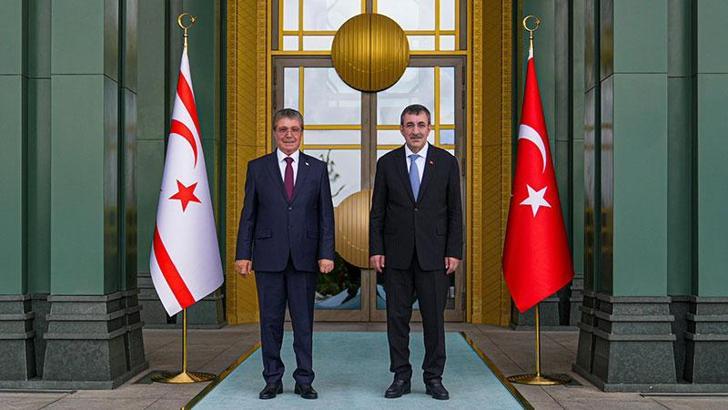 Cevdet Yılmaz, KKTC Başbakanı Üstel ile bir araya geldi
