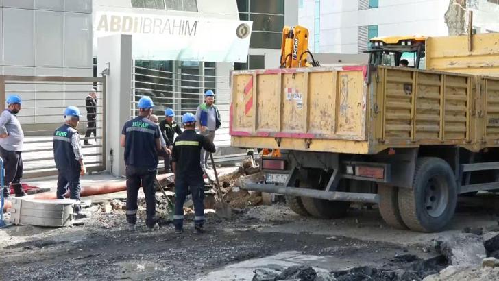 İstanbul - Sarıyer'de çöken yolda alt yapı çalışmalarının hafta sonuna kadar tamamlanması bekleniyor