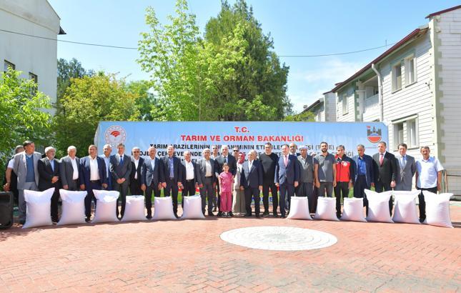Diyarbakır’da çiftçilere çeltik tohumu dağıtıldı